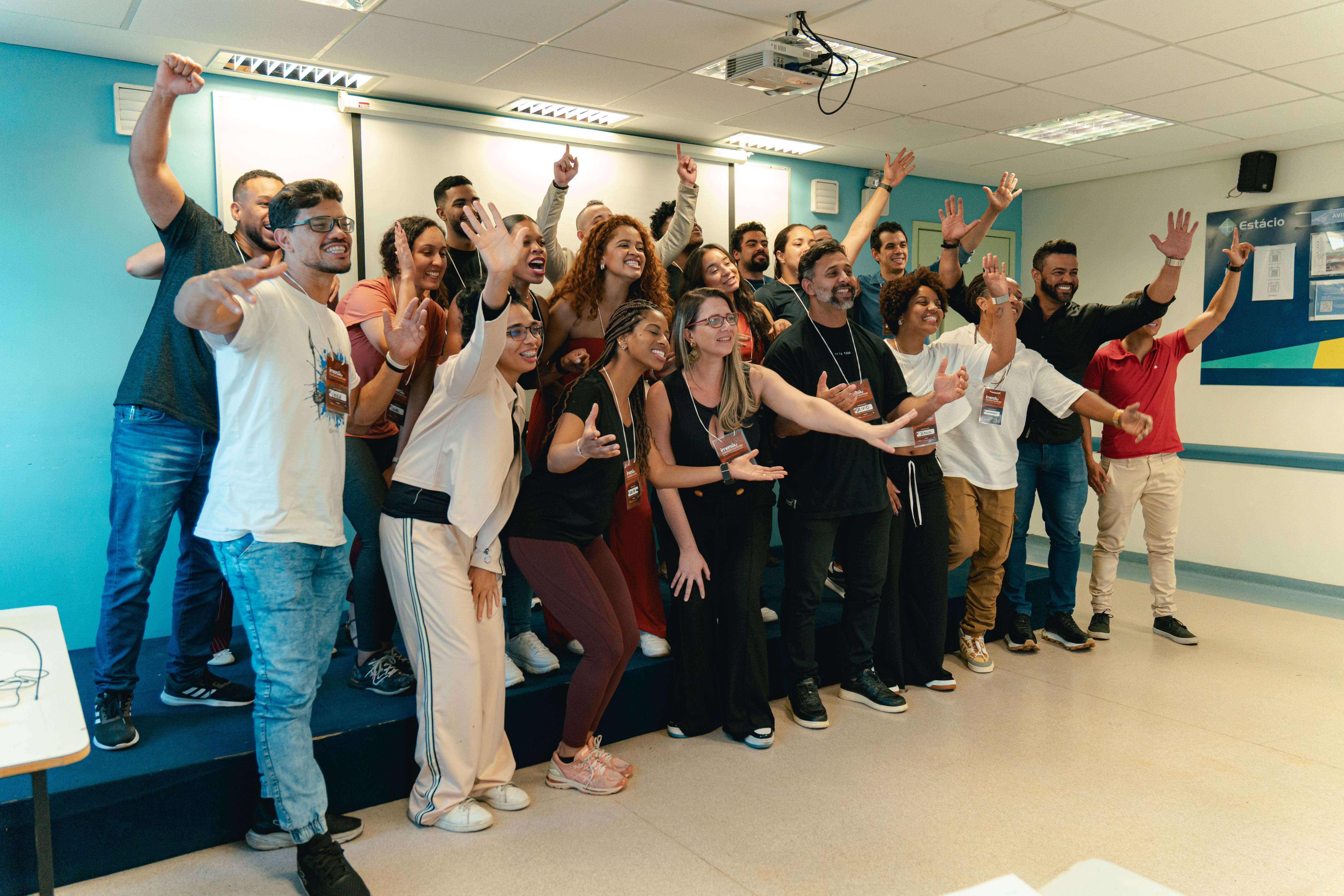 Turma celebrando na Imersão Metamorfose